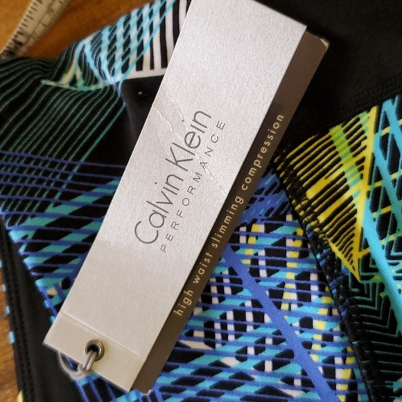 Medium Calvin Klein Performance Athletic Capris - Picture 7 of 10